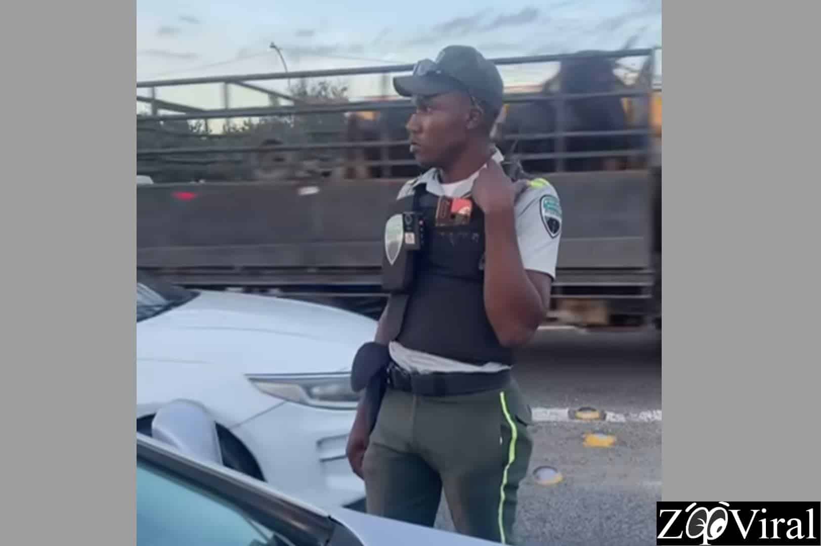 Agente de la DIGESETT en puente Juan Carlos